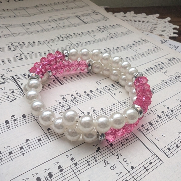 Chic White Pearl and Pink Crystal Bracelet - Picture 2 of 6